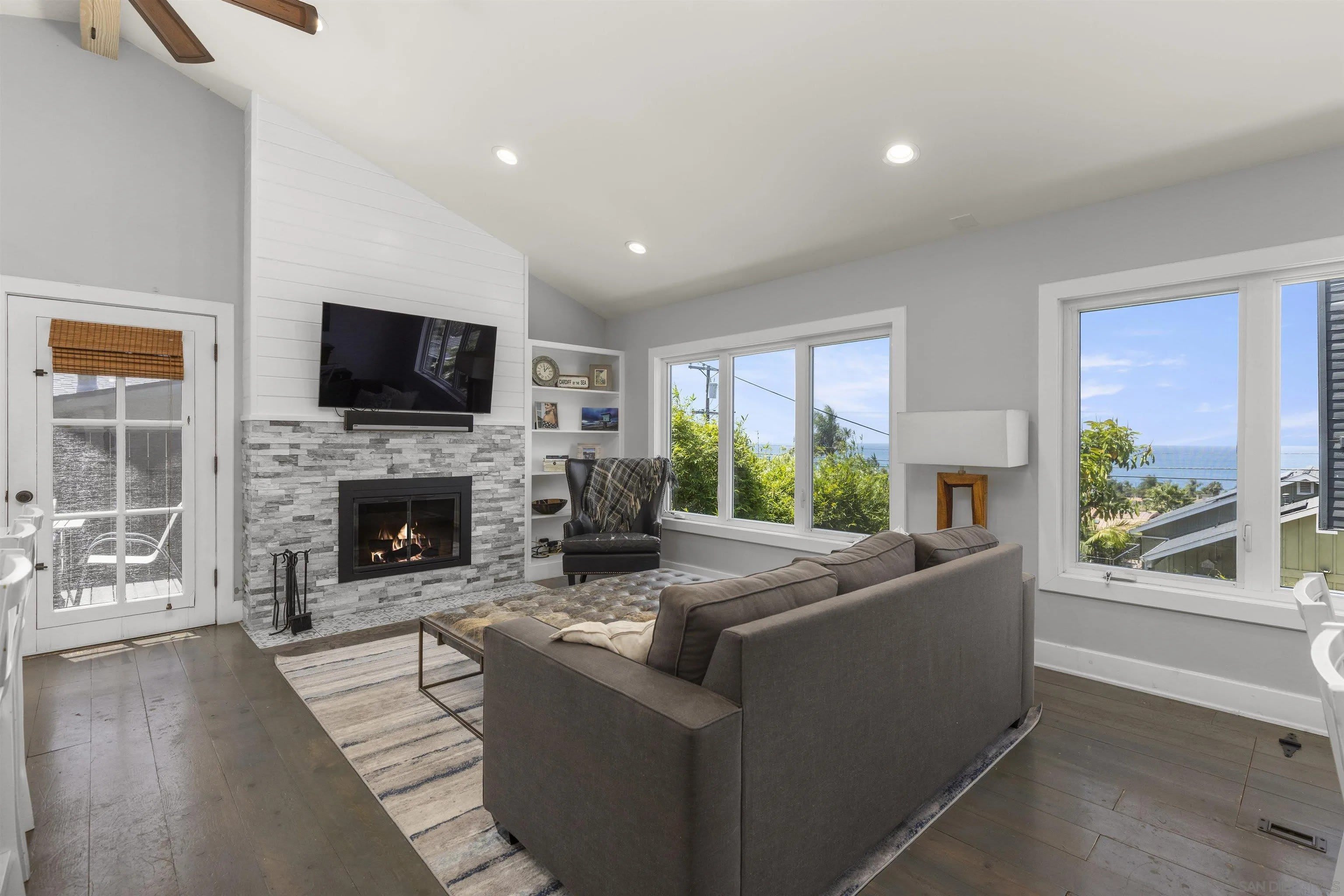 2416 Oxford Avenue – photo 3