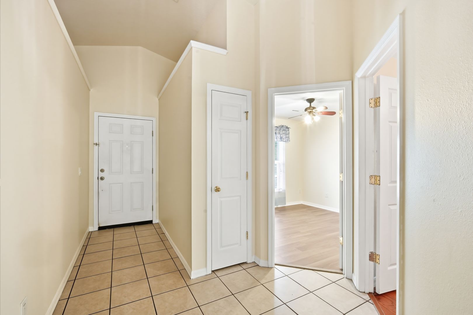 Freshly Updated 3-Bedroom Home with Enclosed Yard – photo 4