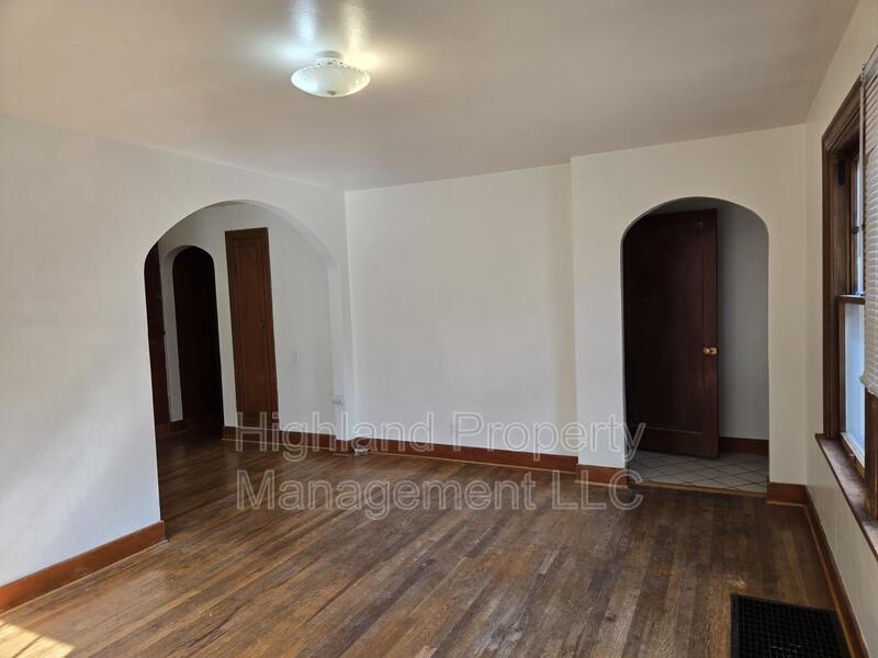 322 W Main St – photo 5