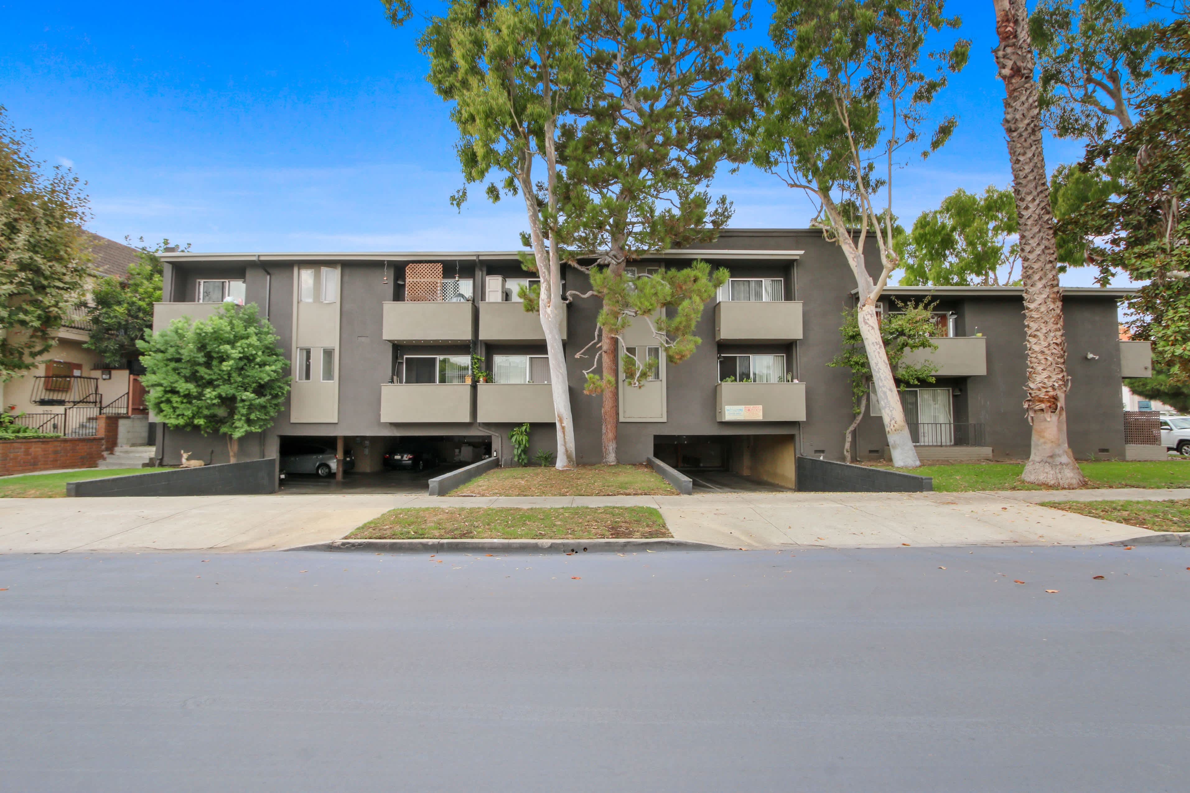 10310 Regent Apartments – photo 1