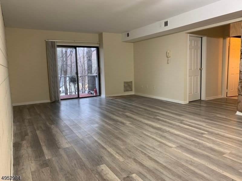 221 Ringwood Ave – photo 1