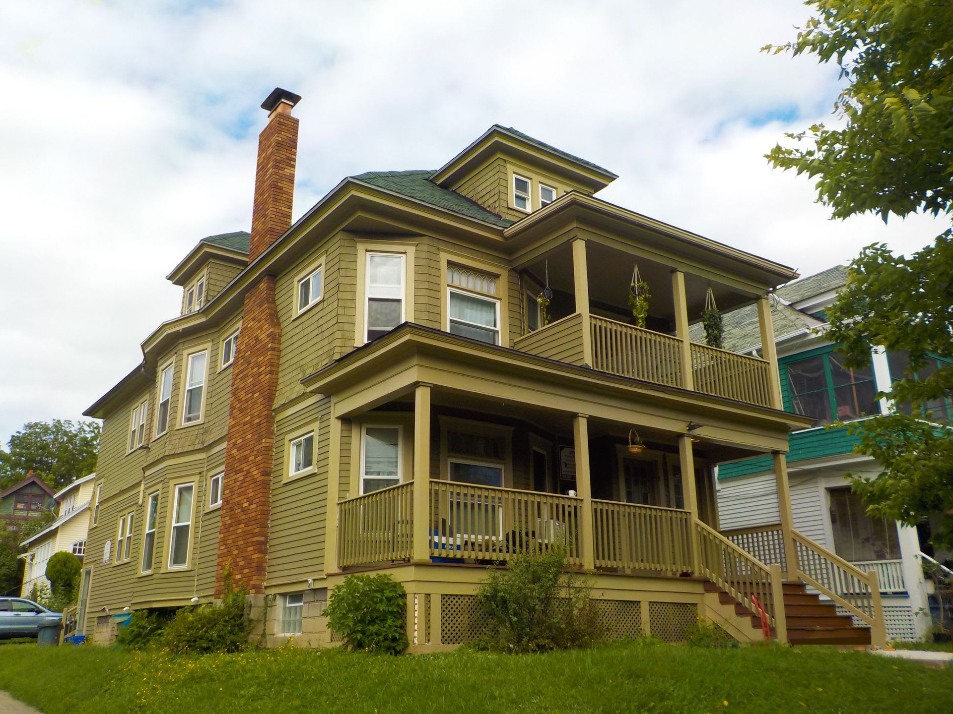 262 Roosevelt Ave – photo 1