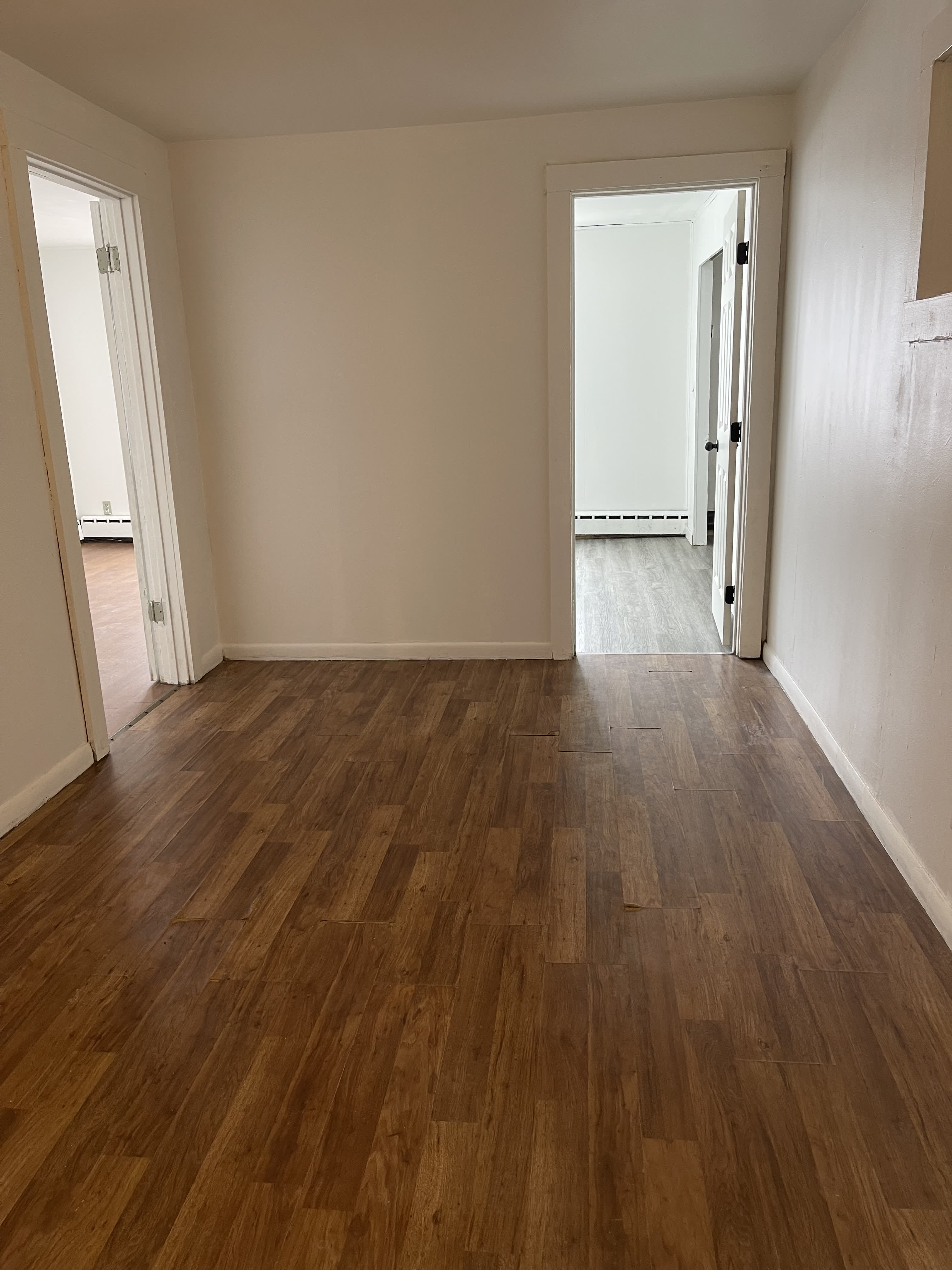 609 Main St E – photo 1