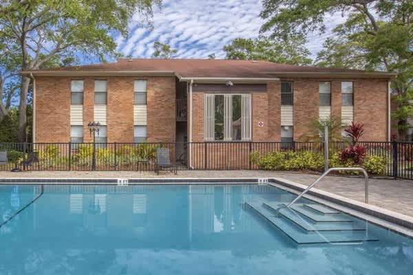 Coachman Club Apartments – photo 2