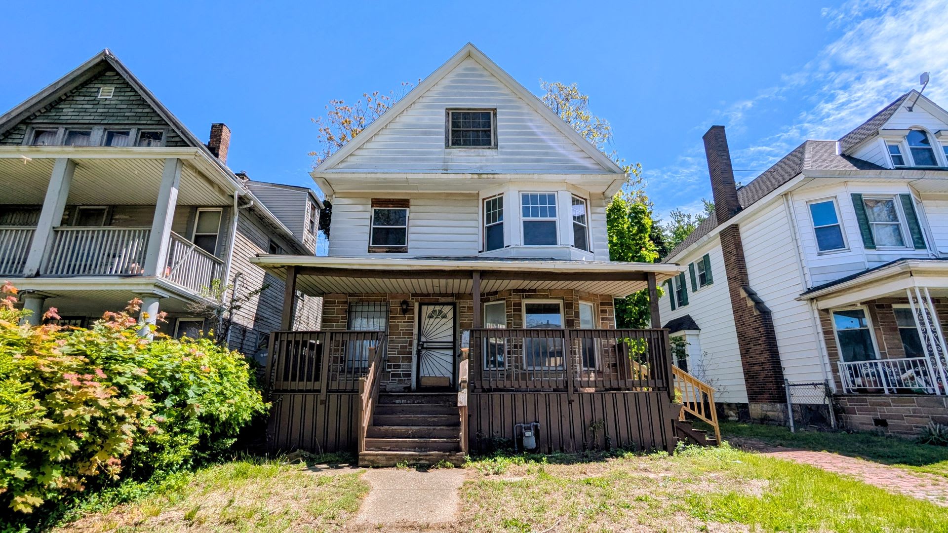Discover this four-bedroom, two-bath home in Cleveland – photo 1
