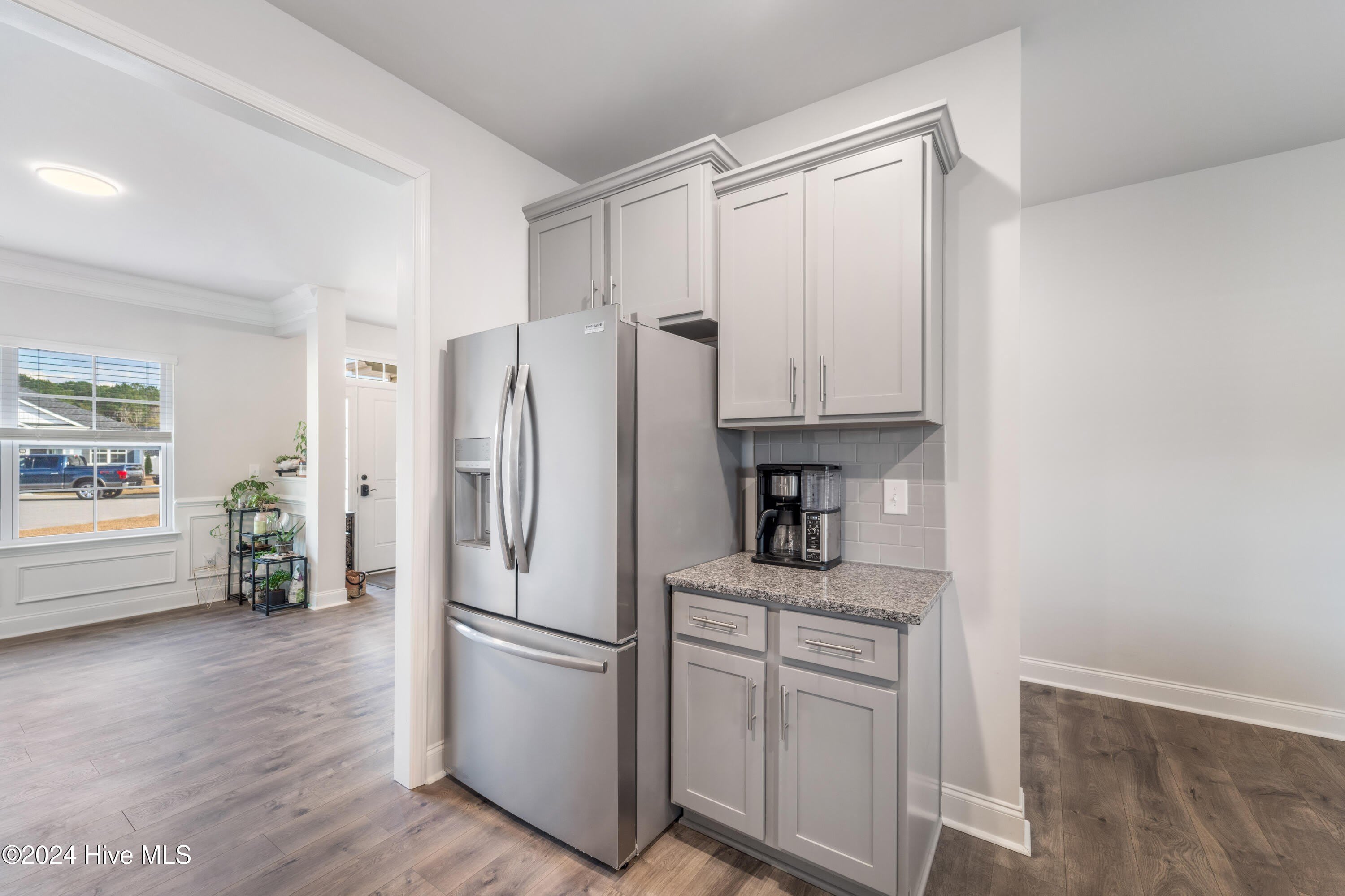 1003 Manhatten Court – photo 5