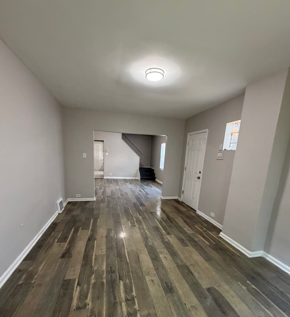 Mobility Area Morgan Park 5 Bedroom Single Family Home – photo 2
