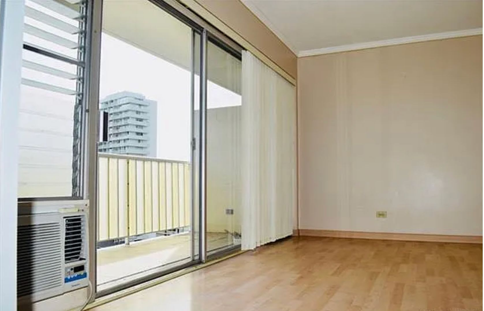Rarely Available 1 Bedroom 1 Bath Top Floor Corner Unit In Makiki Colony – photo 1