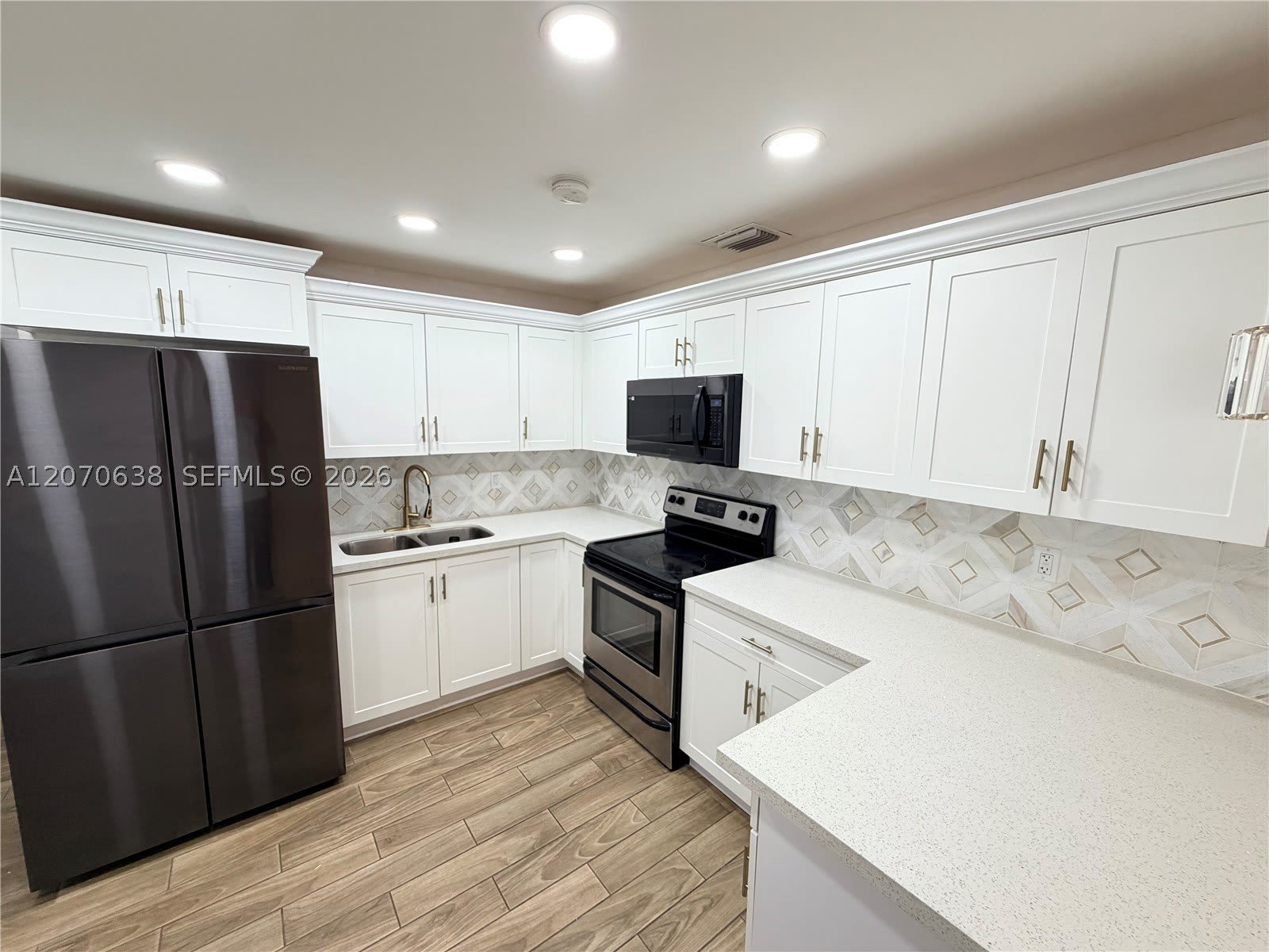 18711 NW 24th Ave – photo 2