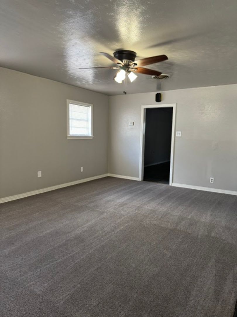 Cute 3 Bedroom Off In Gables Area – photo 4