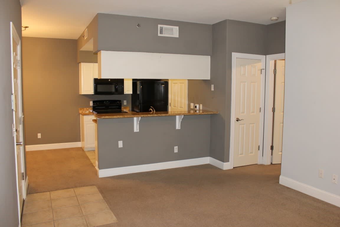 Nicely Appointed First-Floor Condo at The Legends – photo 4