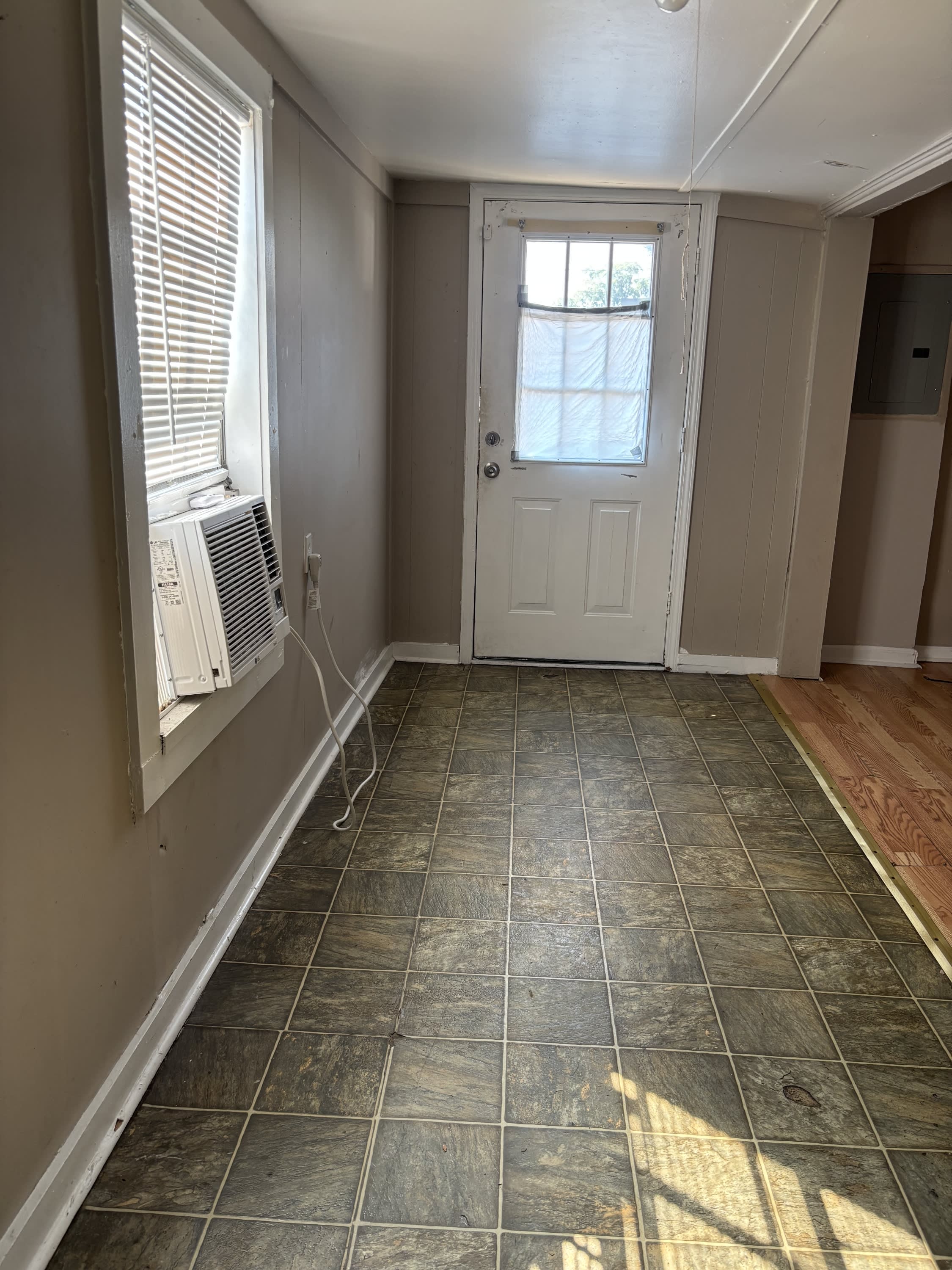 210 West Spring Street – photo 3