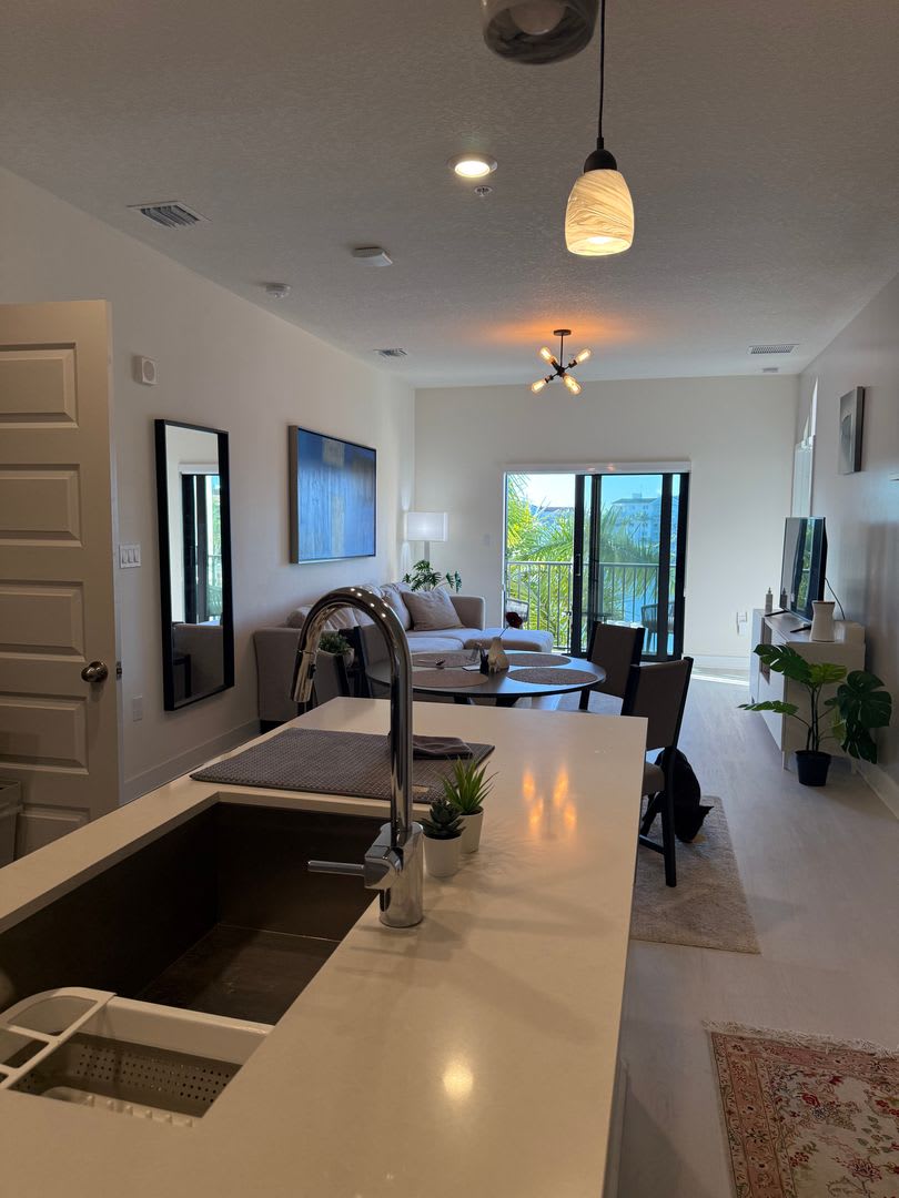Premium Lake-View URBANA Residence Steps from Downtown Doral – photo 3