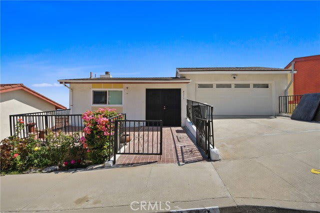 4217 Mesa Street – photo 1