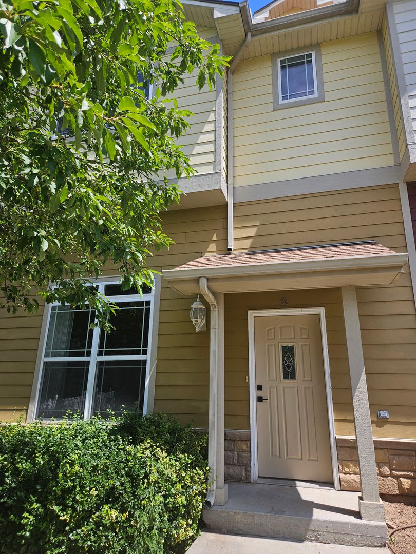 Large 4 Bed 2.5 bath blocks from Fort Riley – photo 1