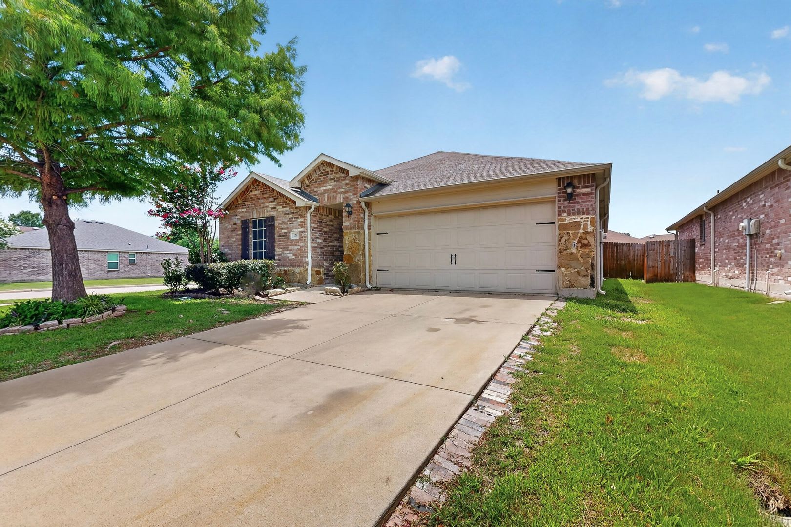 Beautiful 3-Bedroom Home in Spring Creek – photo 2