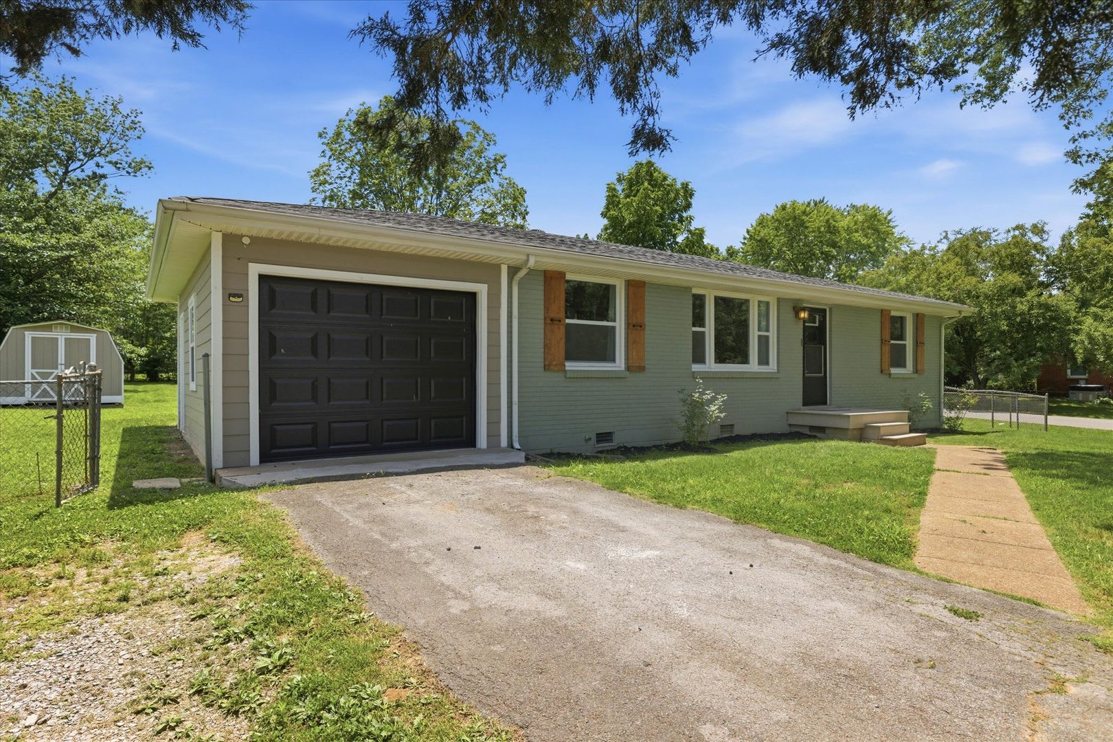 Pet Friendly Three Bedroom! – photo 2