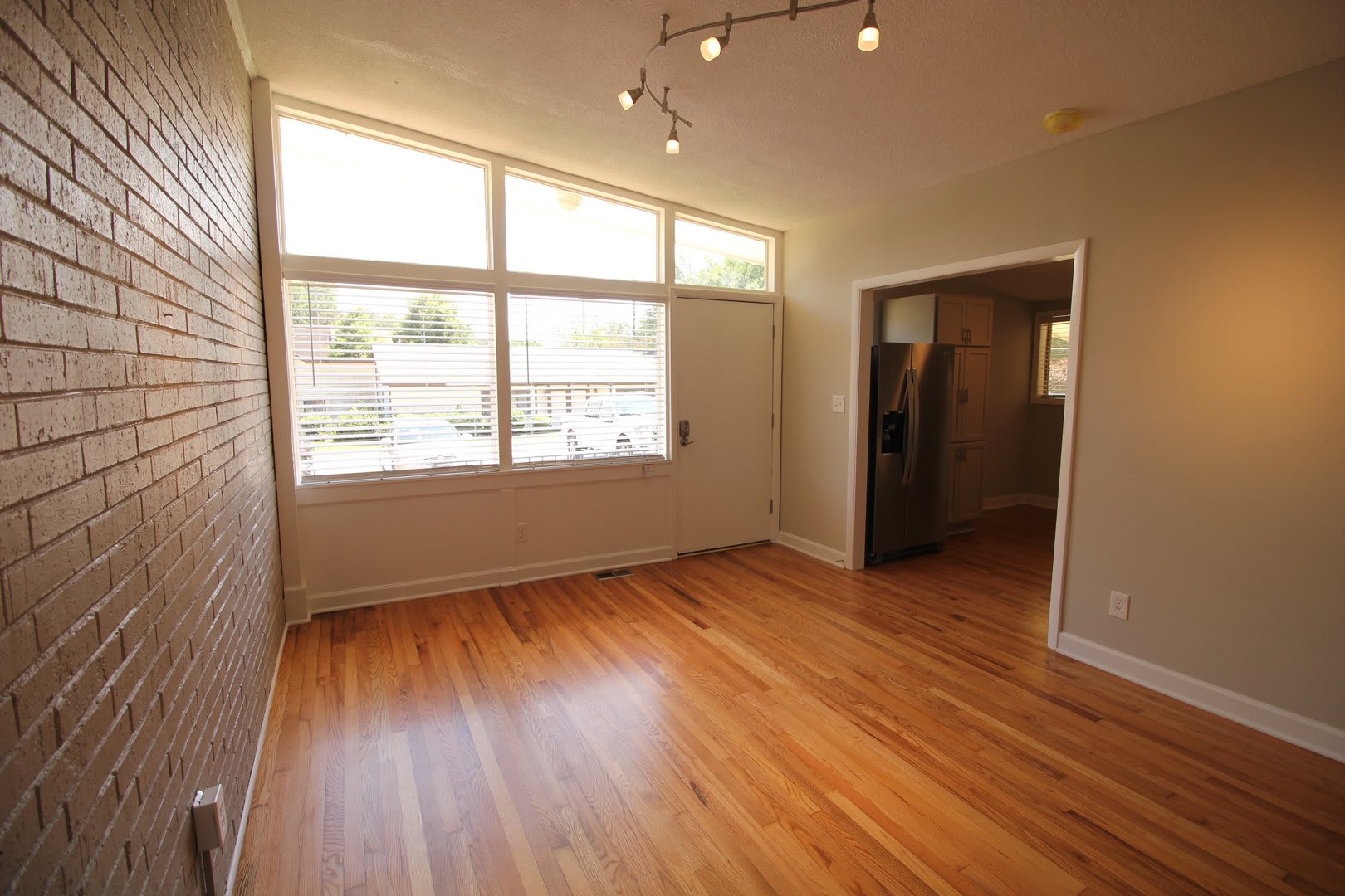 Beautiful 2 Bedroom, 1 Bath home is West Raleigh! Pet Friendly – photo 4