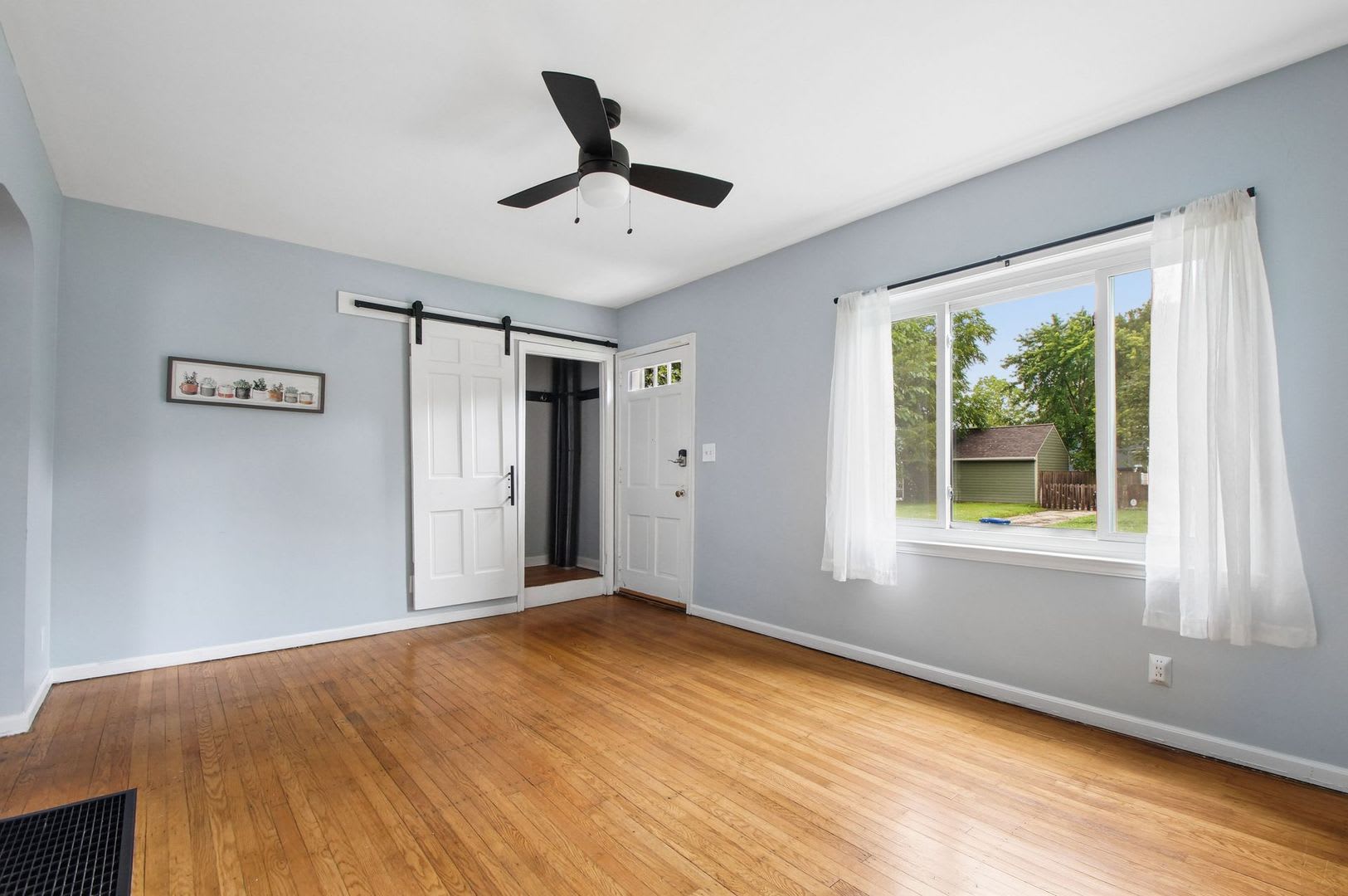 Remodeled Clintonville Cape Cod w/Private Yard & Garage!- Move in Special – photo 2