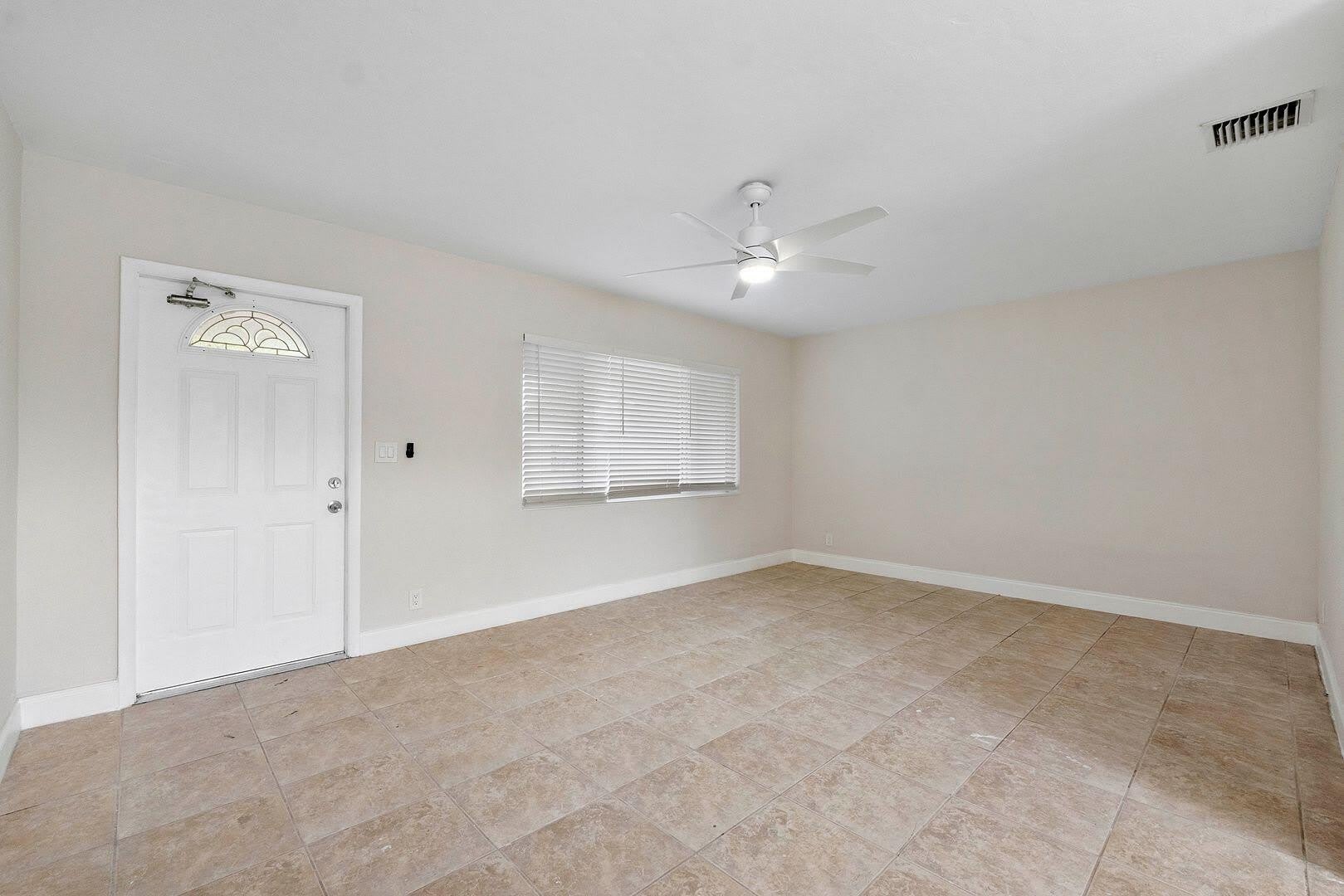4650 NE 1st Terrace – photo 4