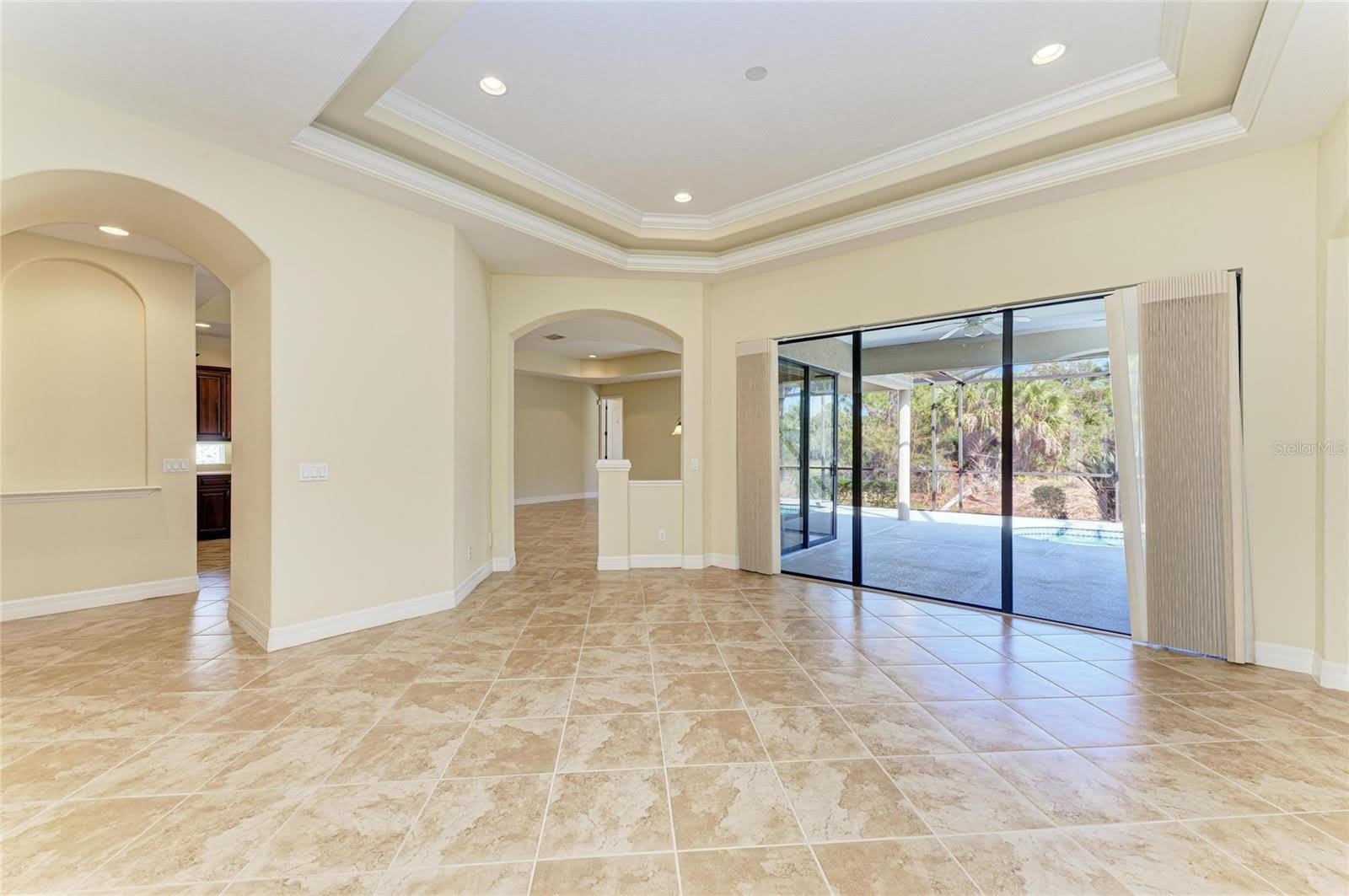 650 CRANE PRAIRIE Way – photo 2