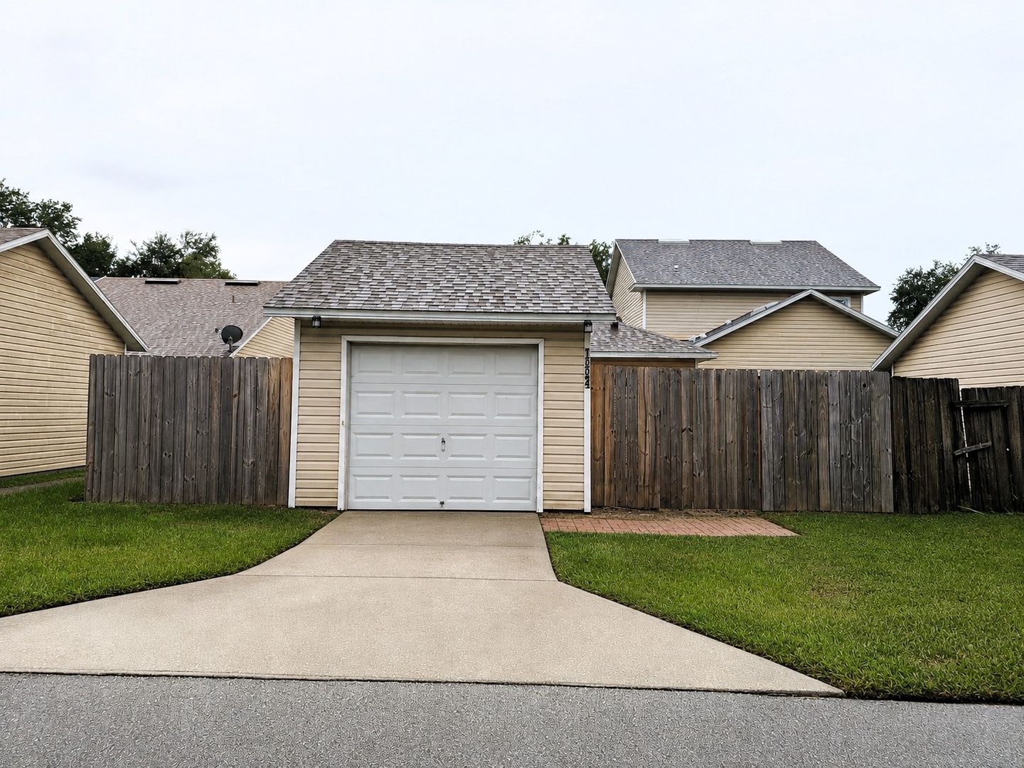 Adorable 2 bedrooms 2 baths recently remodeled rental home available in Groveland – photo 1