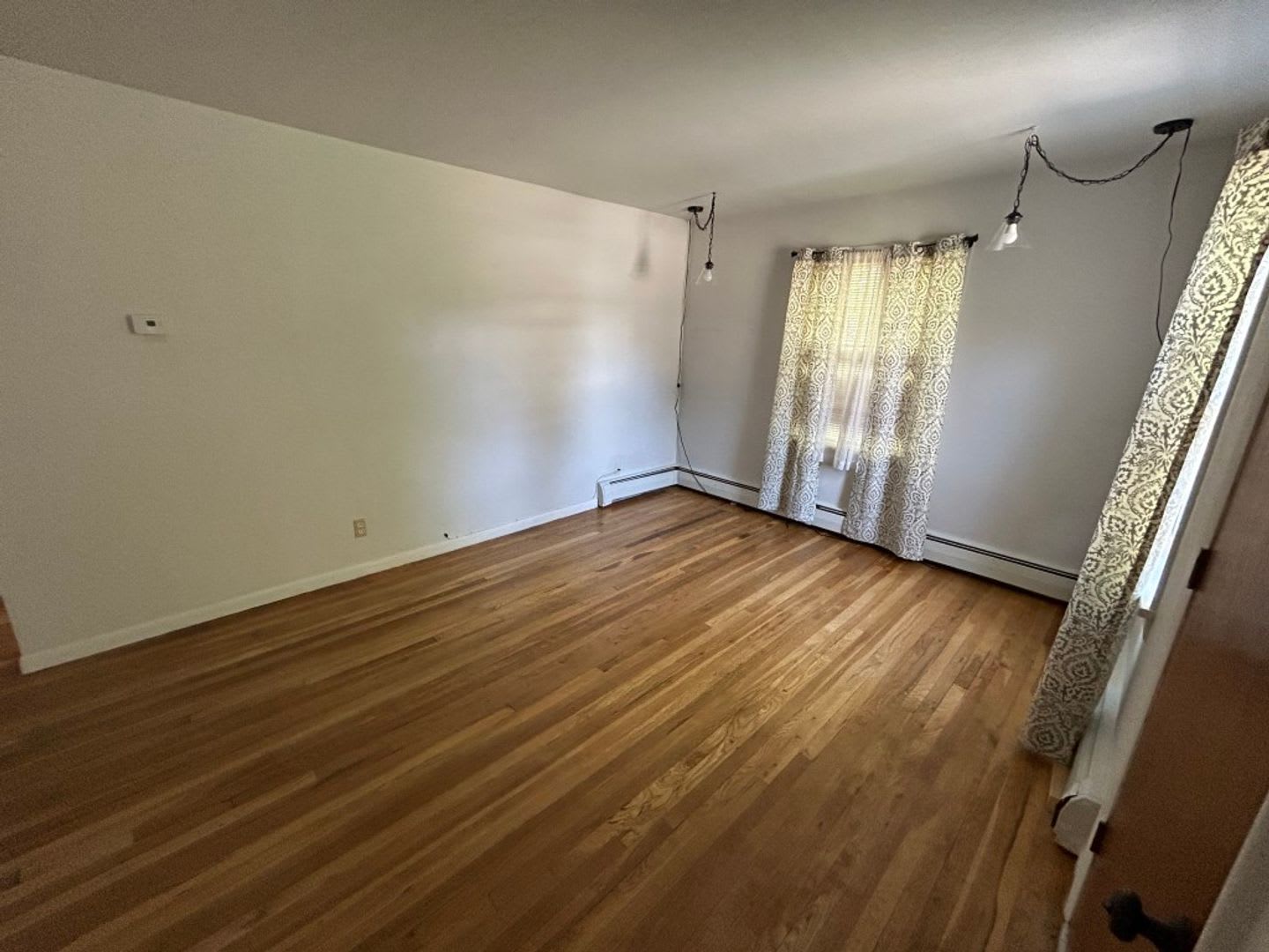 4 Bedroom 1 5 Bath House With Washer And Dryer And Fenced Back Yard – photo 4