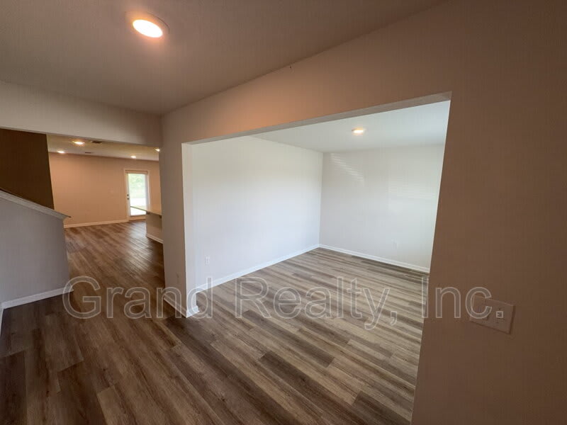 5431 Peach Dr – photo 2