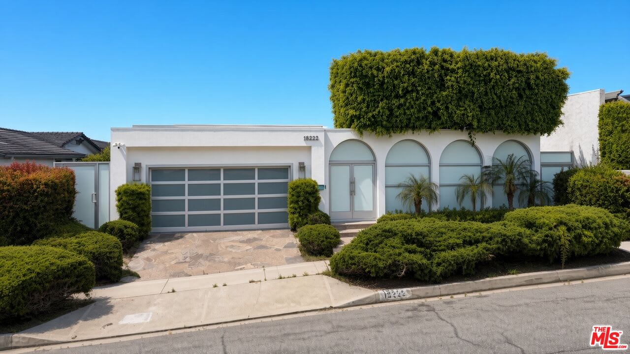 18222 Coastline Drive – photo 1