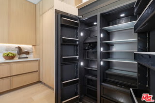 15721 Addison Street – photo 2