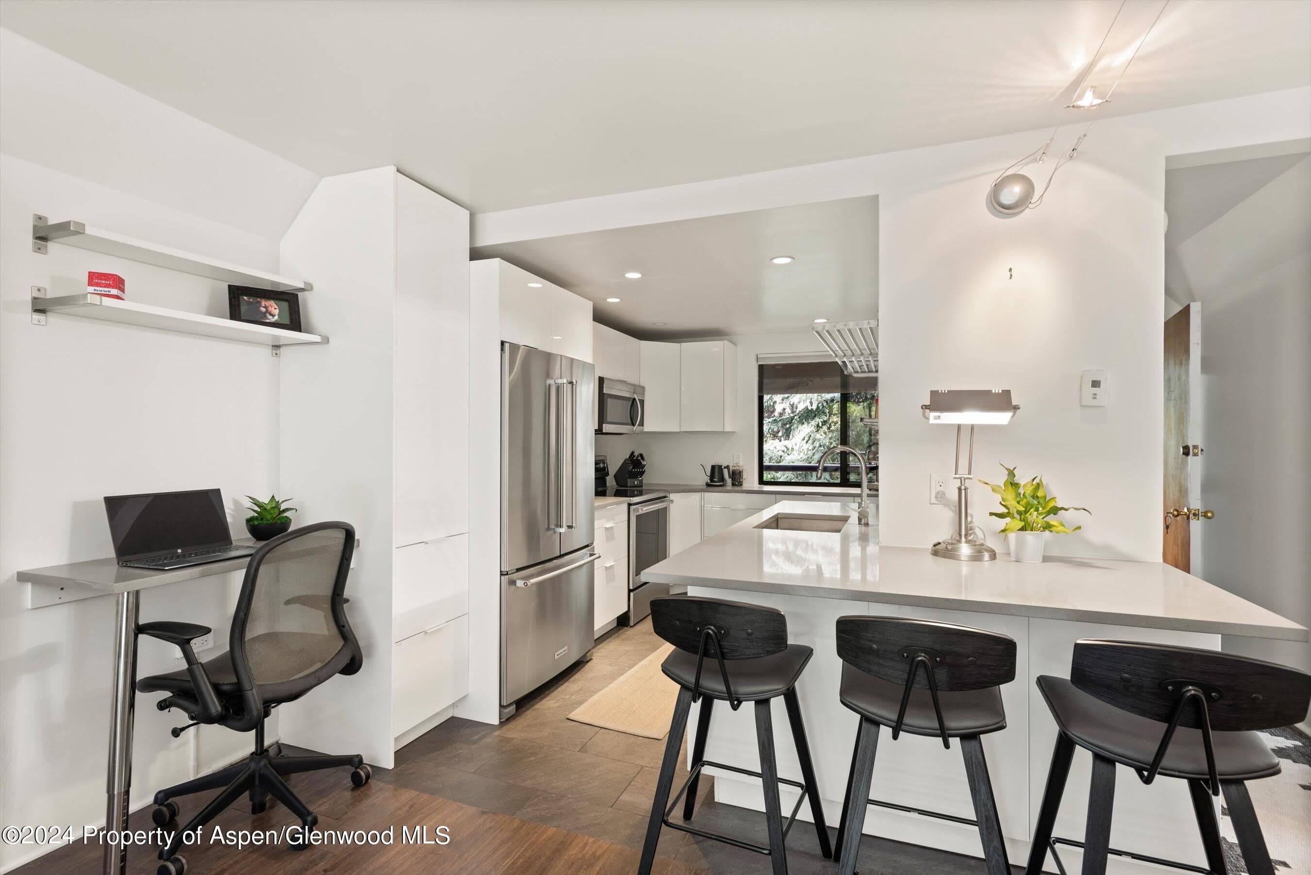 1326 Vine Street – photo 5