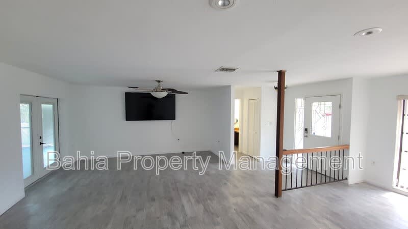 215 Meadowcross Dr – photo 5