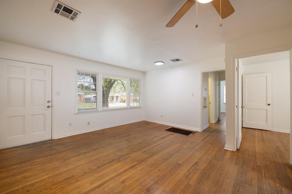 548 E Grumman Drive – photo 5