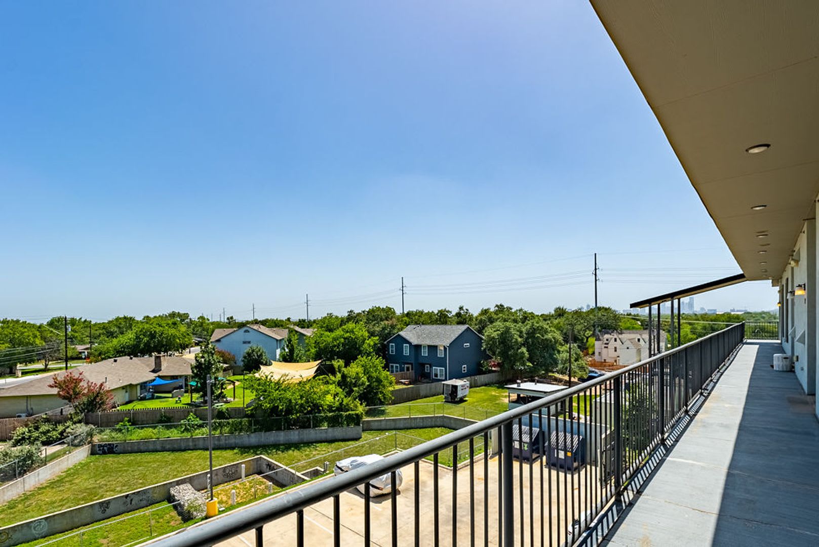 Stylish 2 bedroom, 2 bathroom Condo in East Austin. Must See Oportunity! – photo 4