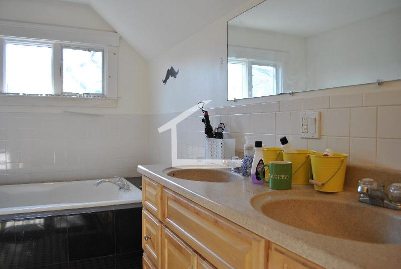 Huge 5 bed unit near the Green Line and BU for 9/1/2025! – photo 4