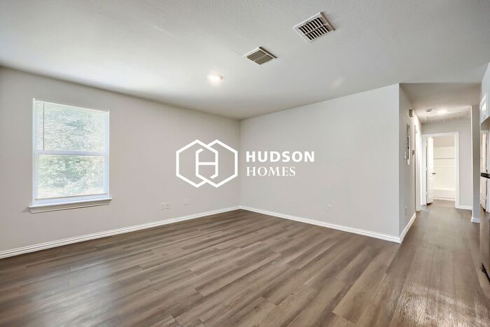 413 Lottie Street – photo 4