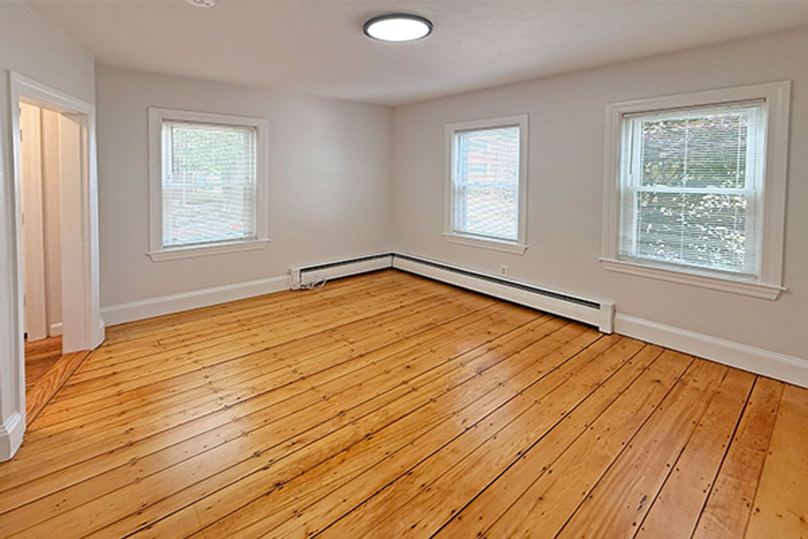 Updated 2 bedroom Apartment AVAILABLE NOW – photo 5