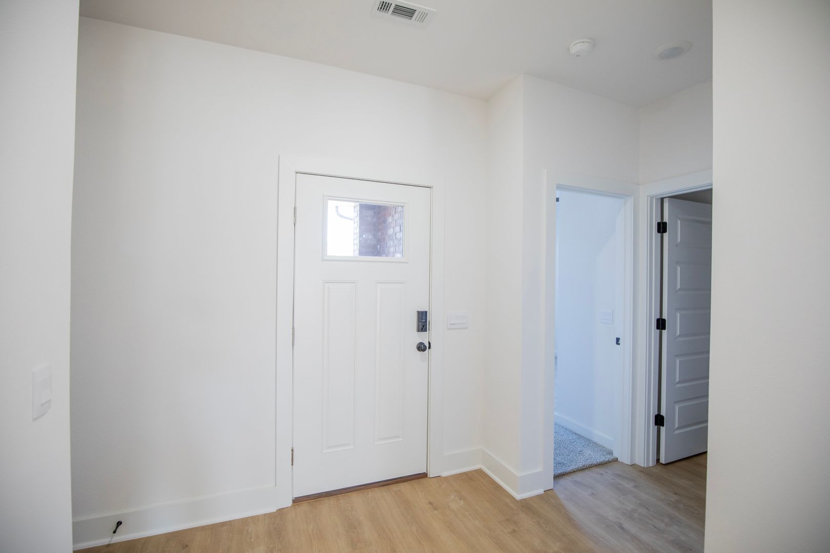 136 S Broyles Avenue – photo 2