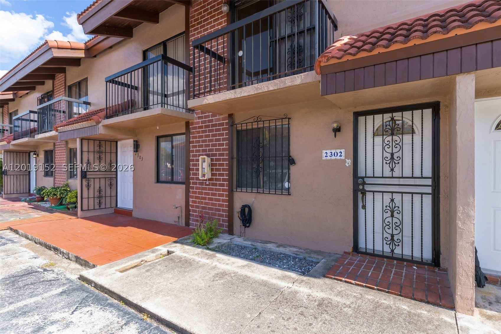 1811 SW 107th Ave – photo 4