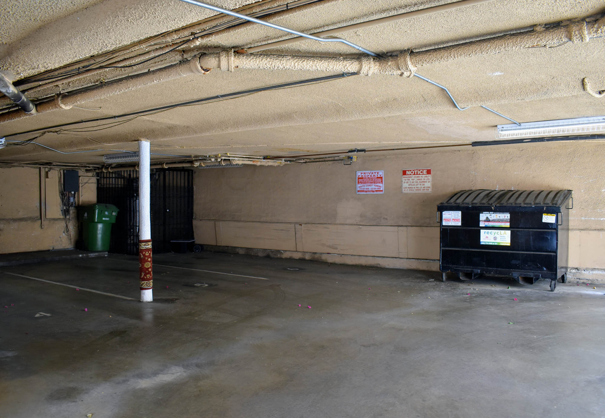 7140 DeLongpre Apartments – photo 3