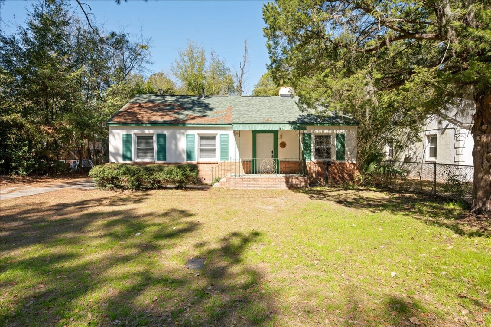 Charming 4-Bedroom Home in Victory Manor – Prime Savannah Location! – photo 1