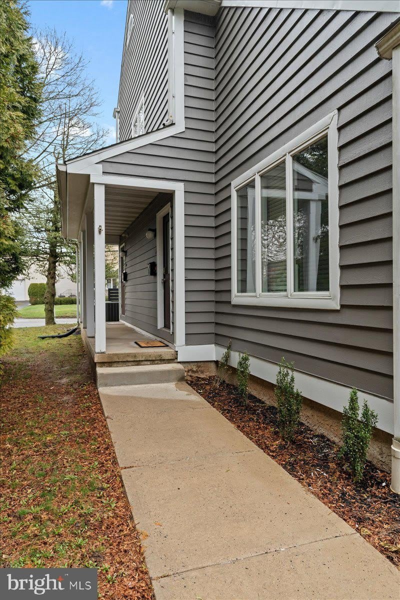 1 CENTER Street – photo 3