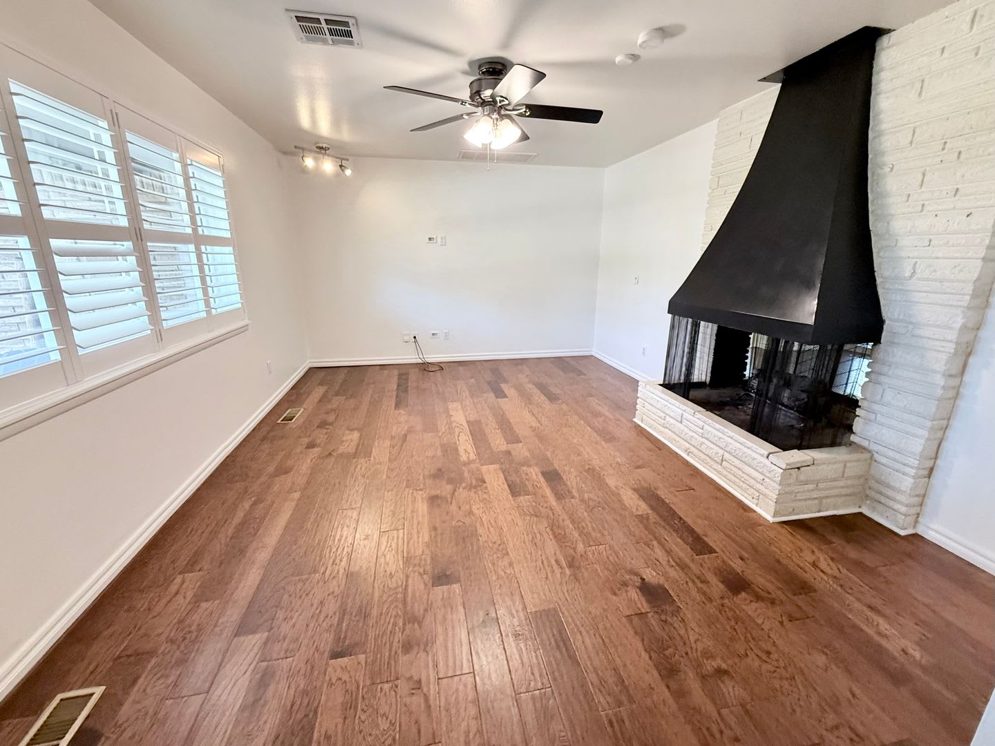 Large 3BD 2BA Home w/ Bonus Area in NW OKC, Edgewater Neighborhood!! – photo 4