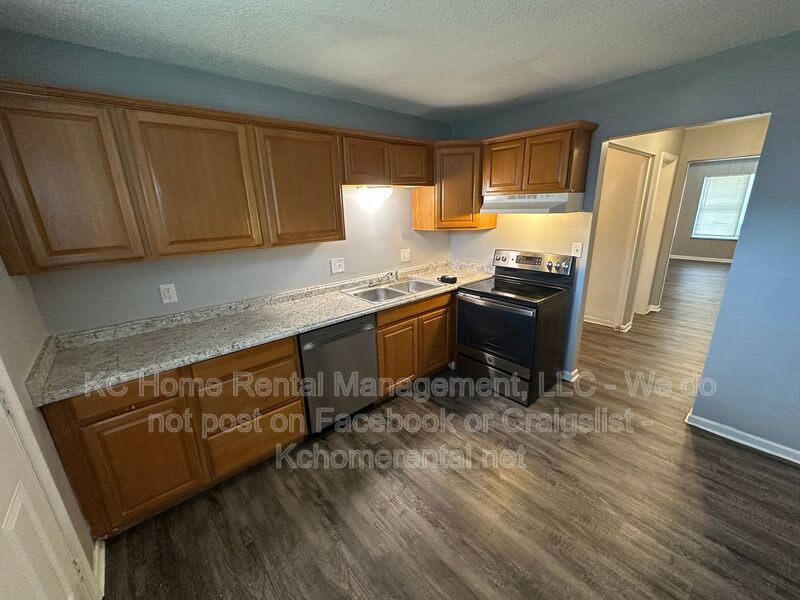 9215 E 54th St – photo 4