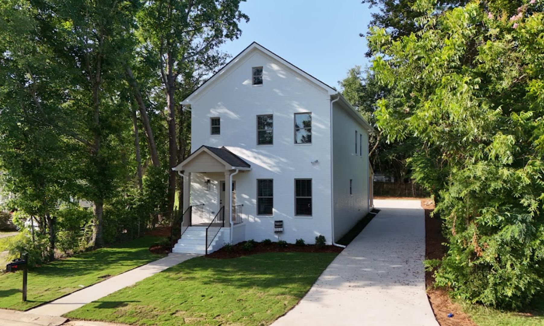 16 Lakeview 4 Bed / 4.5 Bath Leasing for Fall 2027 LESS THAN A MILE FROM CAMPUS – photo 2