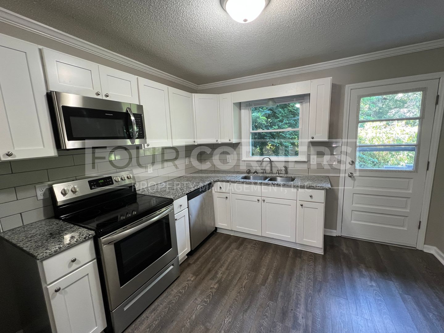 Lovely 2 Bedroom 1 Bath Apartment – photo 3