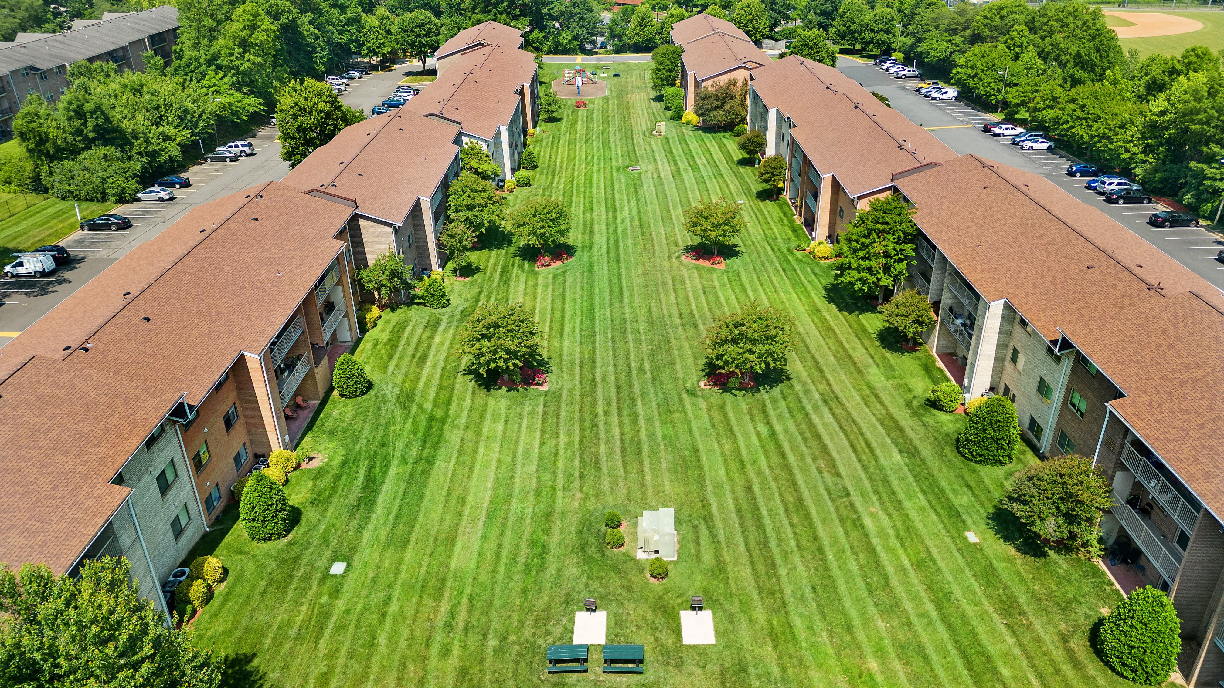 Gainsborough Court, Churchill Mews, and Copperfield Square Apartments & Townhomes – photo 4
