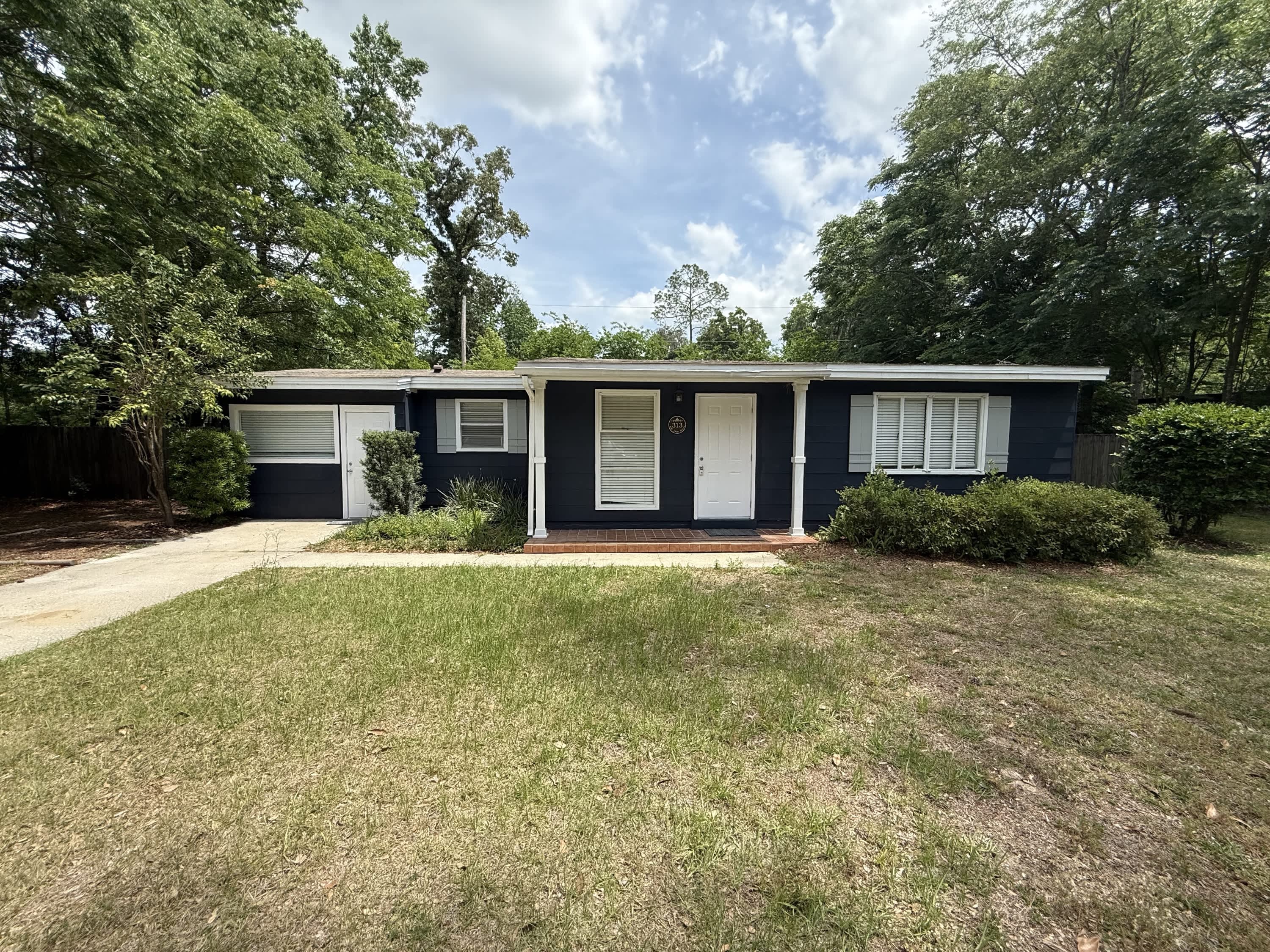 313 Northwest 34th Drive – photo 1