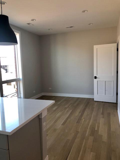 1046 W Cornelia – photo 4
