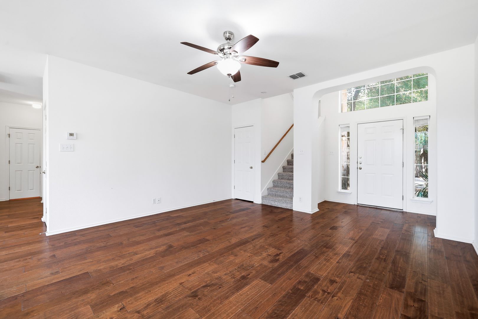 ***MOVE-IN SPECIAL: ONE WEEK FREE***Exquisite Stone-Front Home with Modern Comforts and Prime Location – photo 2